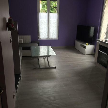 La Maison Parisienne Maison Deux Pieces A Louer Au Pied Du Metro Майсонс-Алфорт Екстериор снимка